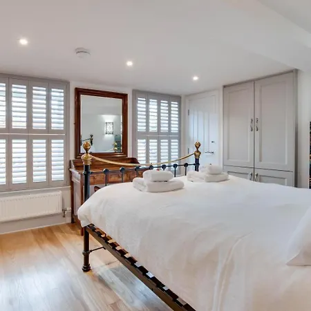 2 Bed In Whitby Oc-W1012 * Whitby