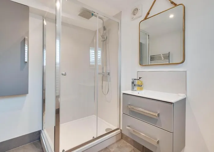 Apartment 2 Bed In Oc-w1012 *