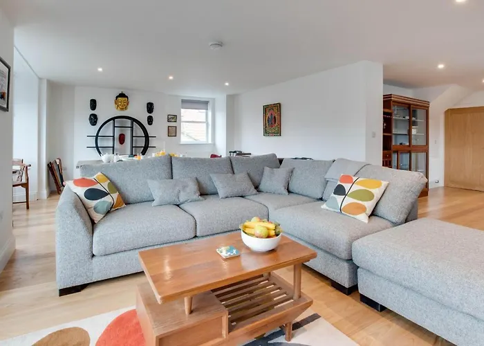 2 Bed In Oc-w1012 * Whitby