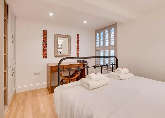 Apartment 2 Bed In Oc-w1012 *