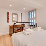 2 Bed In Oc-w1012 * Whitby